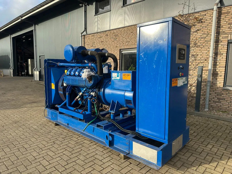 Iveco 8281 SRI 26.01 Leroy Somer 400 KVA generatorset noodstroom aggregaat - Βιομηχανική γεννήτρια: φωτογραφία 2 Iveco 8281 SRI 26.01 Leroy Somer 400 KVA generatorset noodstroom aggregaat - Βιομηχανική γεννήτρια: φωτογραφία 2