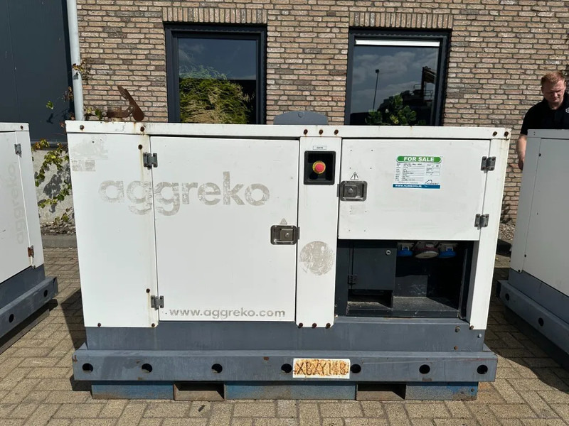 Iveco FPT F32 AM1A Leroy Somer 32 kVA Silent generatorset 129 hours ! - Βιομηχανική γεννήτρια: φωτογραφία 1 Iveco FPT F32 AM1A Leroy Somer 32 kVA Silent generatorset 129 hours ! - Βιομηχανική γεννήτρια: φωτογραφία 1