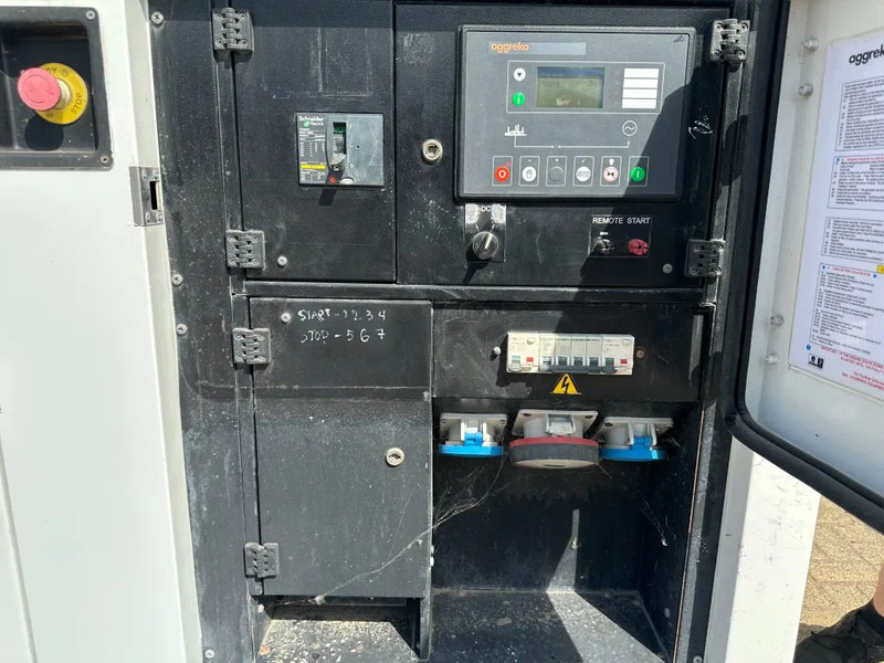 Iveco FPT F32 AM1A Leroy Somer 32 kVA Silent generatorset 239 hours ! - Βιομηχανική γεννήτρια: φωτογραφία 3 Iveco FPT F32 AM1A Leroy Somer 32 kVA Silent generatorset 239 hours ! - Βιομηχανική γεννήτρια: φωτογραφία 3