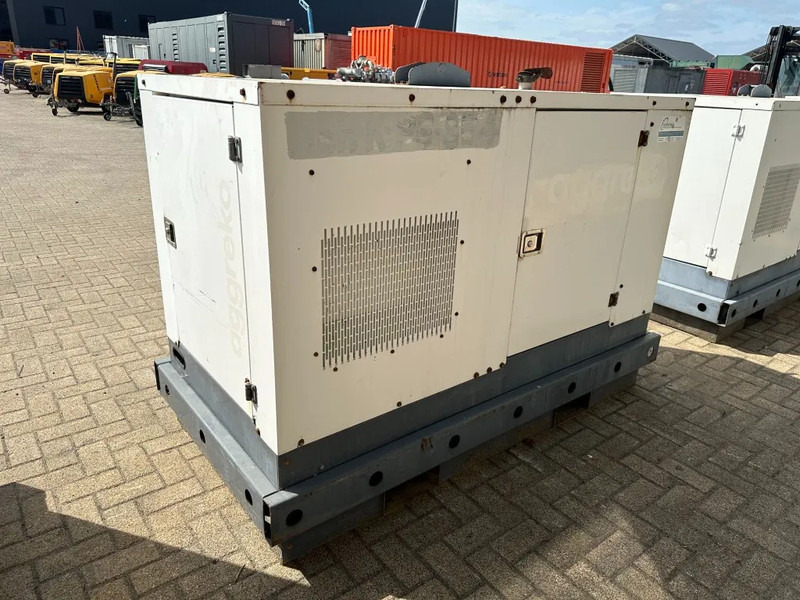 Βιομηχανική γεννήτρια Iveco FPT F32 AM1A Leroy Somer 32 kVA Silent generatorset 39 hours !: φωτογραφία 12 Βιομηχανική γεννήτρια Iveco FPT F32 AM1A Leroy Somer 32 kVA Silent generatorset 39 hours !: φωτογραφία 12