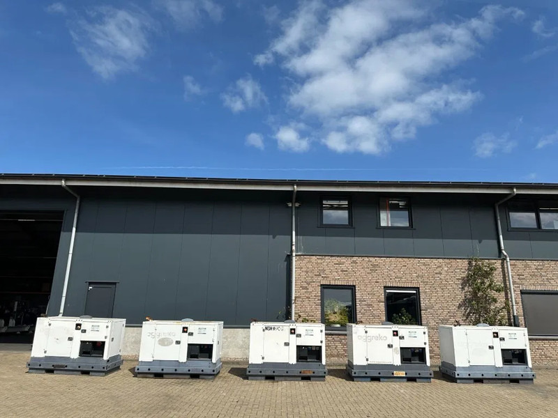 Βιομηχανική γεννήτρια Iveco FPT F32 AM1A Leroy Somer 32 kVA Silent generatorset 39 hours !: φωτογραφία 10 Βιομηχανική γεννήτρια Iveco FPT F32 AM1A Leroy Somer 32 kVA Silent generatorset 39 hours !: φωτογραφία 10