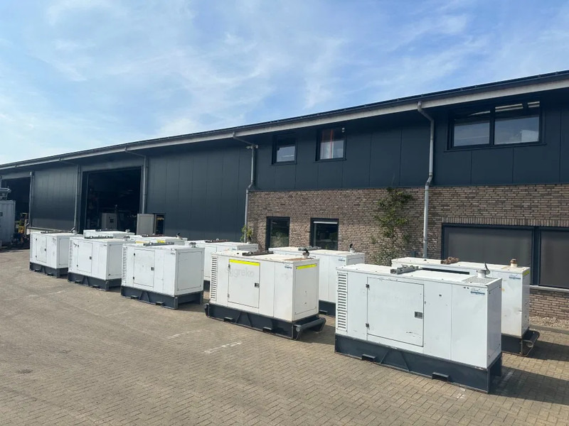 Iveco FPT NEF45 SM1A.A004 Stamford 60 kVA Silent Rental generatorset - Βιομηχανική γεννήτρια: φωτογραφία 2 Iveco FPT NEF45 SM1A.A004 Stamford 60 kVA Silent Rental generatorset - Βιομηχανική γεννήτρια: φωτογραφία 2