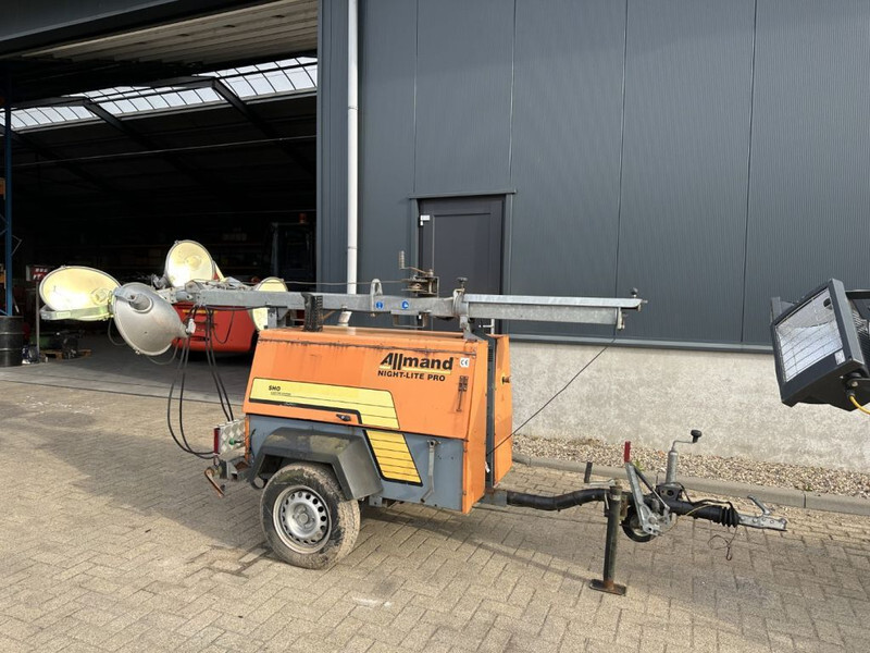 Kubota D905 Allmand Mobiele Lichtmast Aggregaat Light Tower 8.1 meter - Πύργος φωτισμού: φωτογραφία 1 Kubota D905 Allmand Mobiele Lichtmast Aggregaat Light Tower 8.1 meter - Πύργος φωτισμού: φωτογραφία 1