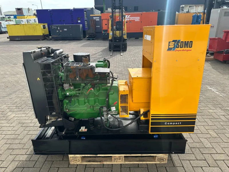 SDMO John Deere 4039 DF 007 Leroy Somer 40 kVA noodstroom generatorset 154 hours ! - Βιομηχανική γεννήτρια: φωτογραφία 3 SDMO John Deere 4039 DF 007 Leroy Somer 40 kVA noodstroom generatorset 154 hours ! - Βιομηχανική γεννήτρια: φωτογραφία 3