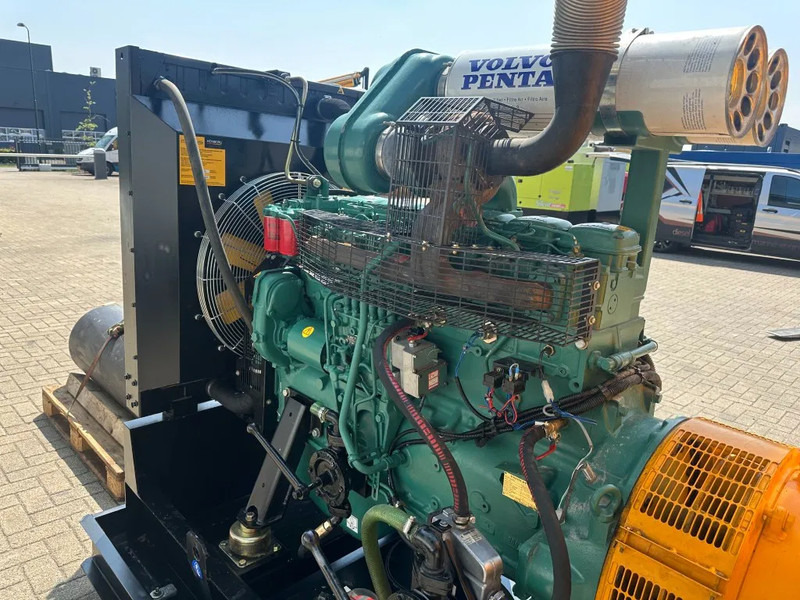SDMO Volvo TD1010G Leroy Somer 200 kVA noodstroom generatorset as New ! 693 hours - Βιομηχανική γεννήτρια: φωτογραφία 2 SDMO Volvo TD1010G Leroy Somer 200 kVA noodstroom generatorset as New ! 693 hours - Βιομηχανική γεννήτρια: φωτογραφία 2