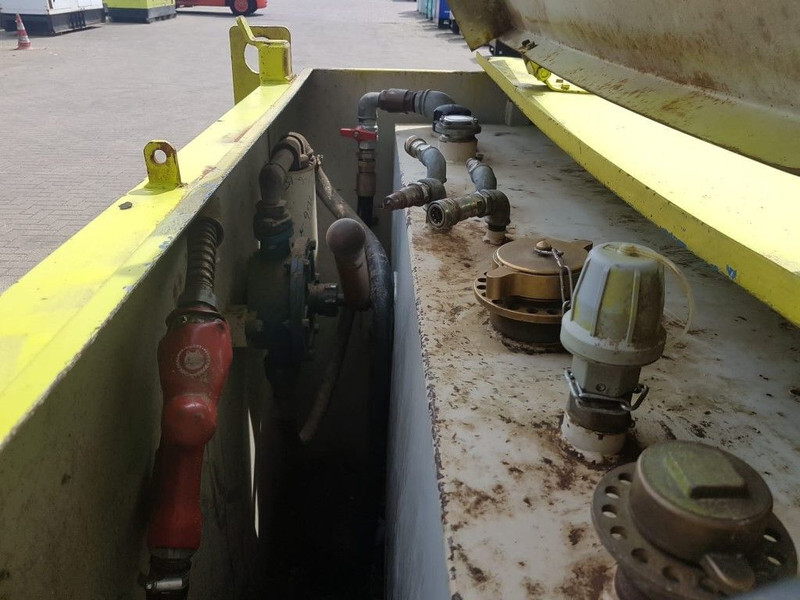 Dieseltank Steenbergen 2000 liter Kiwa IBC Dieseltank met handpomp - Δεξαμενή αποθήκευσης: φωτογραφία 5 Dieseltank Steenbergen 2000 liter Kiwa IBC Dieseltank met handpomp - Δεξαμενή αποθήκευσης: φωτογραφία 5