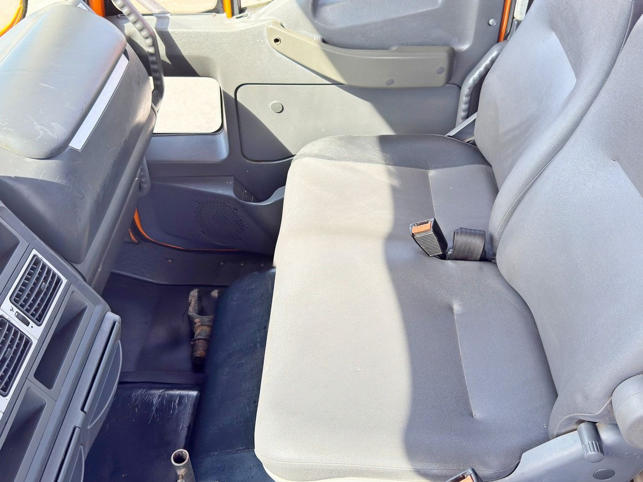 Όχημα με ανατρεπομενη καροτσα Iveco EUROCARGO 120E18 * HMF 403 K1 * TOPZUSTAND: φωτογραφία 10 Όχημα με ανατρεπομενη καροτσα Iveco EUROCARGO 120E18 * HMF 403 K1 * TOPZUSTAND: φωτογραφία 10