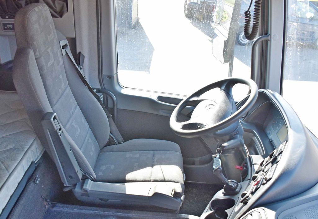 Interior photo 2: Τράκτορας Mercedes-Benz ACTROS 1844 * Sattelzugmaschine *HIAB 330-5/FUNK Mercedes-Benz ACTROS 1844 * Sattelzugmaschine *HIAB 330-5/FUNK Interior photo 2: Τράκτορας Mercedes-Benz ACTROS 1844 * Sattelzugmaschine *HIAB 330-5/FUNK Mercedes-Benz ACTROS 1844 * Sattelzugmaschine *HIAB 330-5/FUNK
