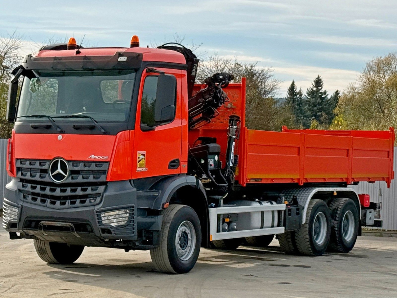 Mercedes-Benz AROCS 2640 *HIAB 144 BS - 3/FUNK + * 6x4 - Φορτηγό με γερανό: φωτογραφία 4 Mercedes-Benz AROCS 2640 *HIAB 144 BS - 3/FUNK + * 6x4 - Φορτηγό με γερανό: φωτογραφία 4