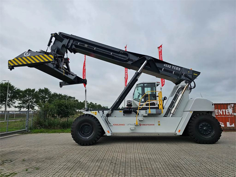 KONECRANES LIFTACE 4532 TCE5 - Reachstacker: φωτογραφία 2 KONECRANES LIFTACE 4532 TCE5 - Reachstacker: φωτογραφία 2