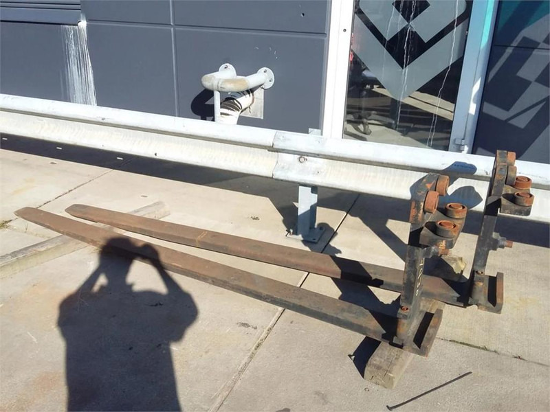 Kalmar ROLL-TYPE 2440X125X50 - Πιρούνες για Ανυψωτικό μηχάνημα: φωτογραφία 1 Kalmar ROLL-TYPE 2440X125X50 - Πιρούνες για Ανυψωτικό μηχάνημα: φωτογραφία 1