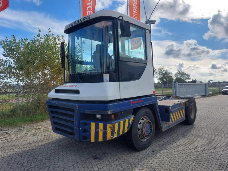 Terberg RT283 4x4 - Τράκτορες τελωνείων: φωτογραφία 2 Terberg RT283 4x4 - Τράκτορες τελωνείων: φωτογραφία 2