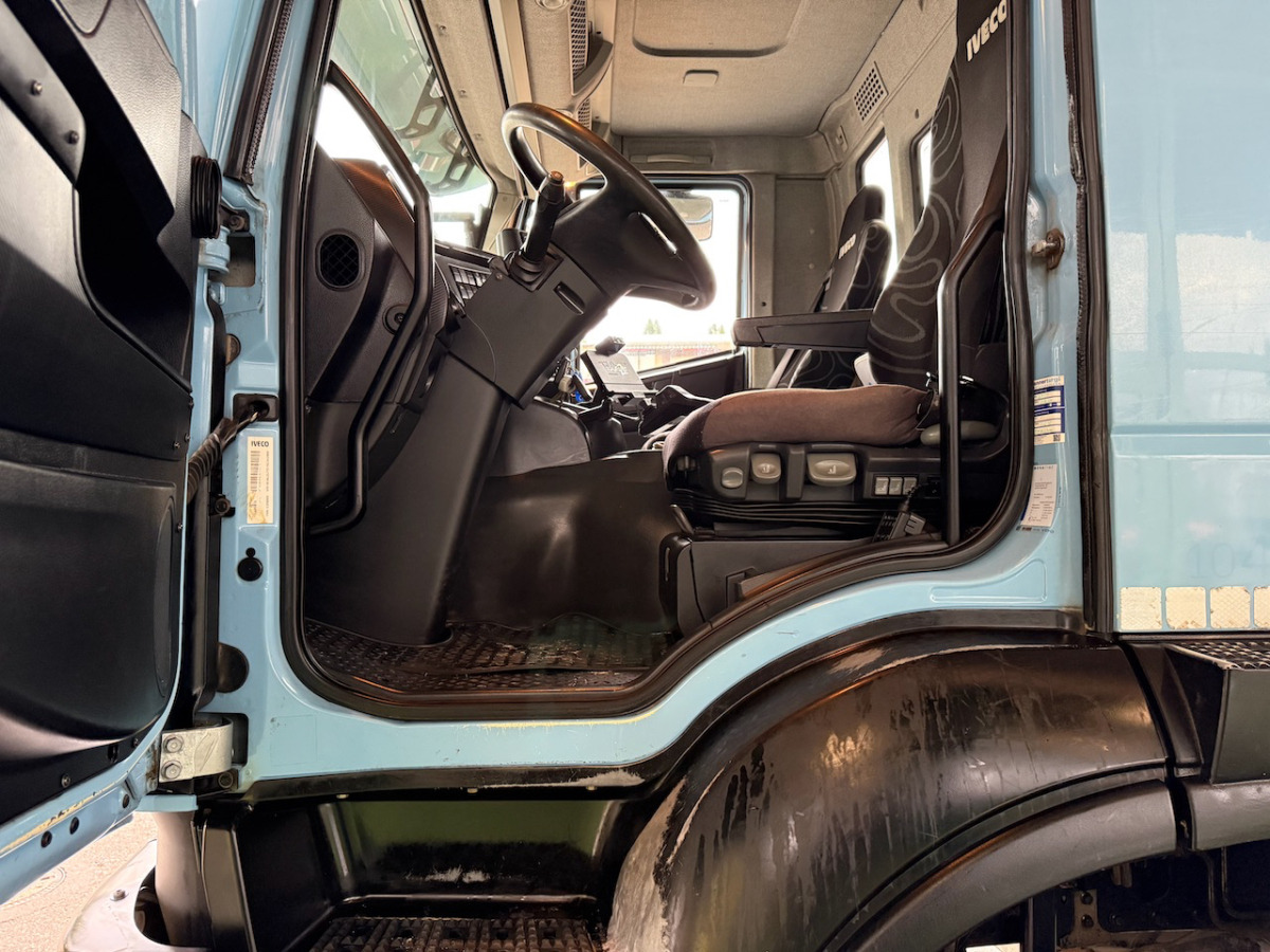 IVECO 340T45 Trakker 8x4 - Φορτηγό φόρτωσης γάντζου: φωτογραφία 5 IVECO 340T45 Trakker 8x4 - Φορτηγό φόρτωσης γάντζου: φωτογραφία 5