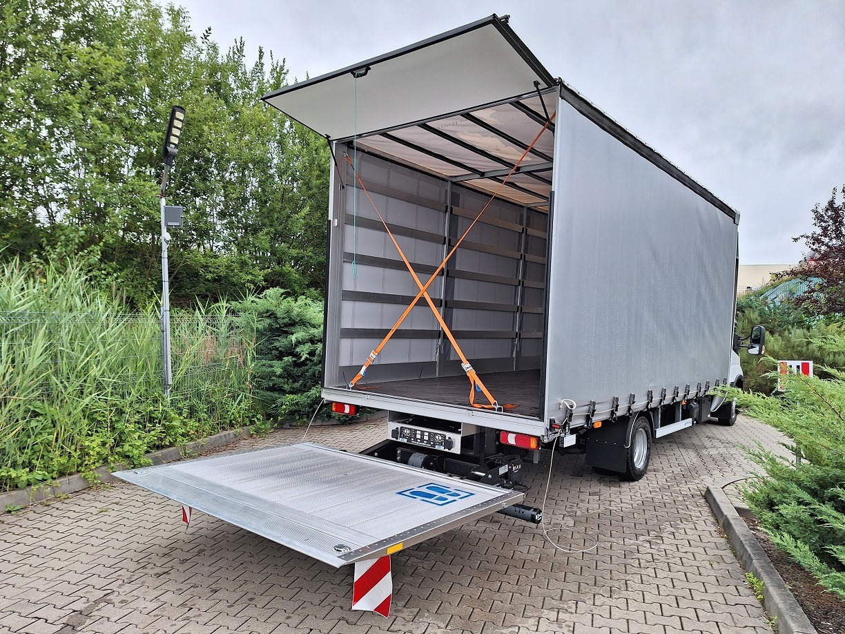Iveco Daily 70C18A8 Backsleeper BÄR - Επαγγελματικό αυτοκίνητο με μουσαμά: φωτογραφία 5 Iveco Daily 70C18A8 Backsleeper BÄR - Επαγγελματικό αυτοκίνητο με μουσαμά: φωτογραφία 5