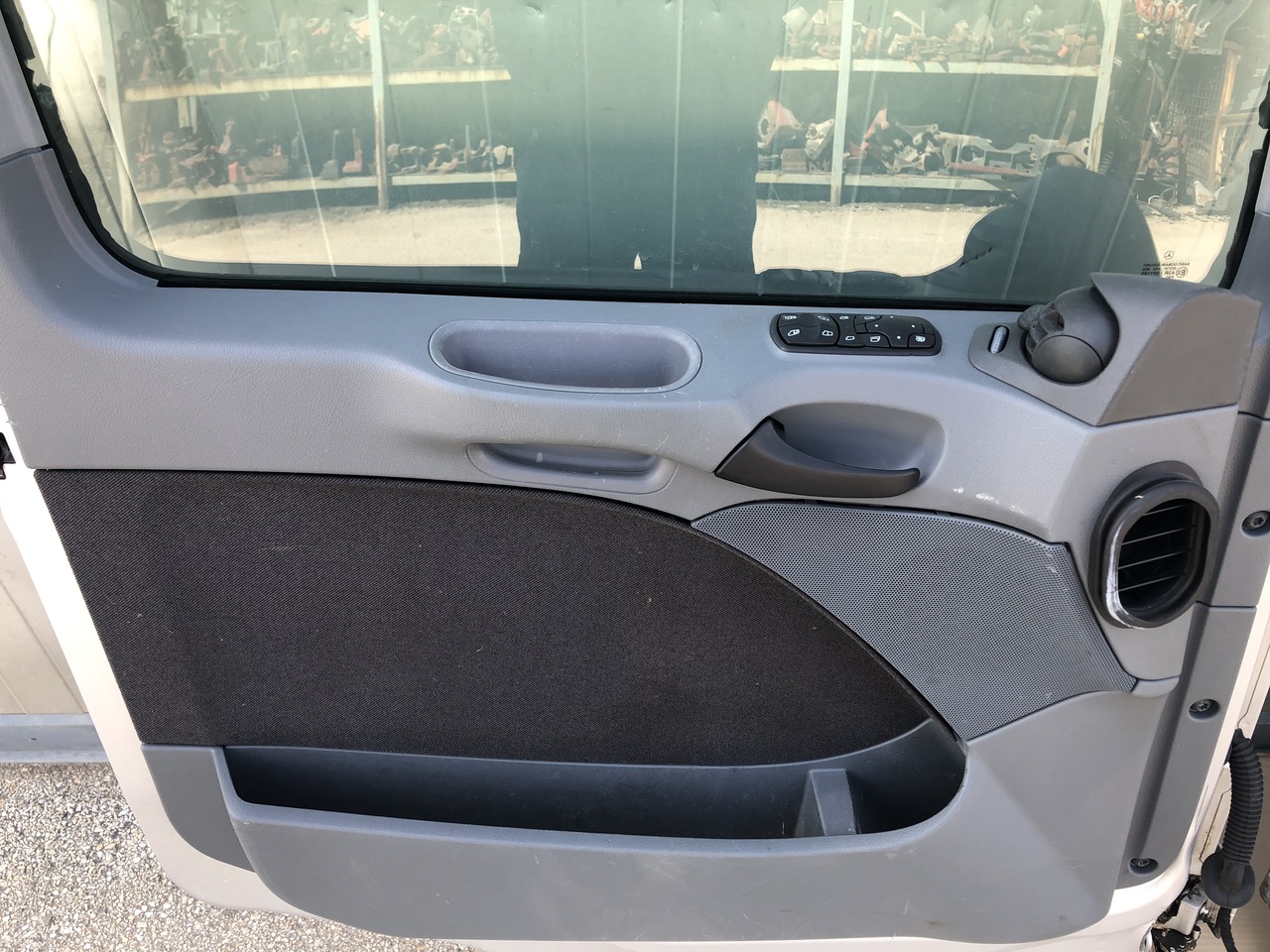 DOOR ACTROS MP2-3 LEFT AND RIGHT MEGA SPACE CAB - Πόρτα και ανταλλακτικά για Φορτηγό: φωτογραφία 4 DOOR ACTROS MP2-3 LEFT AND RIGHT MEGA SPACE CAB - Πόρτα και ανταλλακτικά για Φορτηγό: φωτογραφία 4