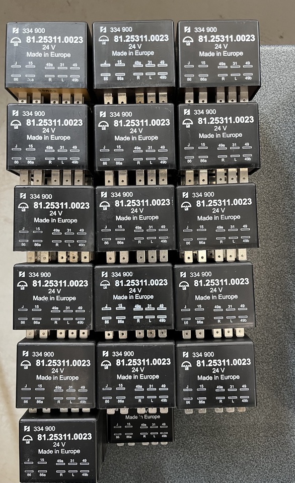 FLASHING-WIPING PULSE UNIT MAN F90,F2000 - Ηλεκτρικό σύστημα για Φορτηγό: φωτογραφία 3 FLASHING-WIPING PULSE UNIT MAN F90,F2000 - Ηλεκτρικό σύστημα για Φορτηγό: φωτογραφία 3