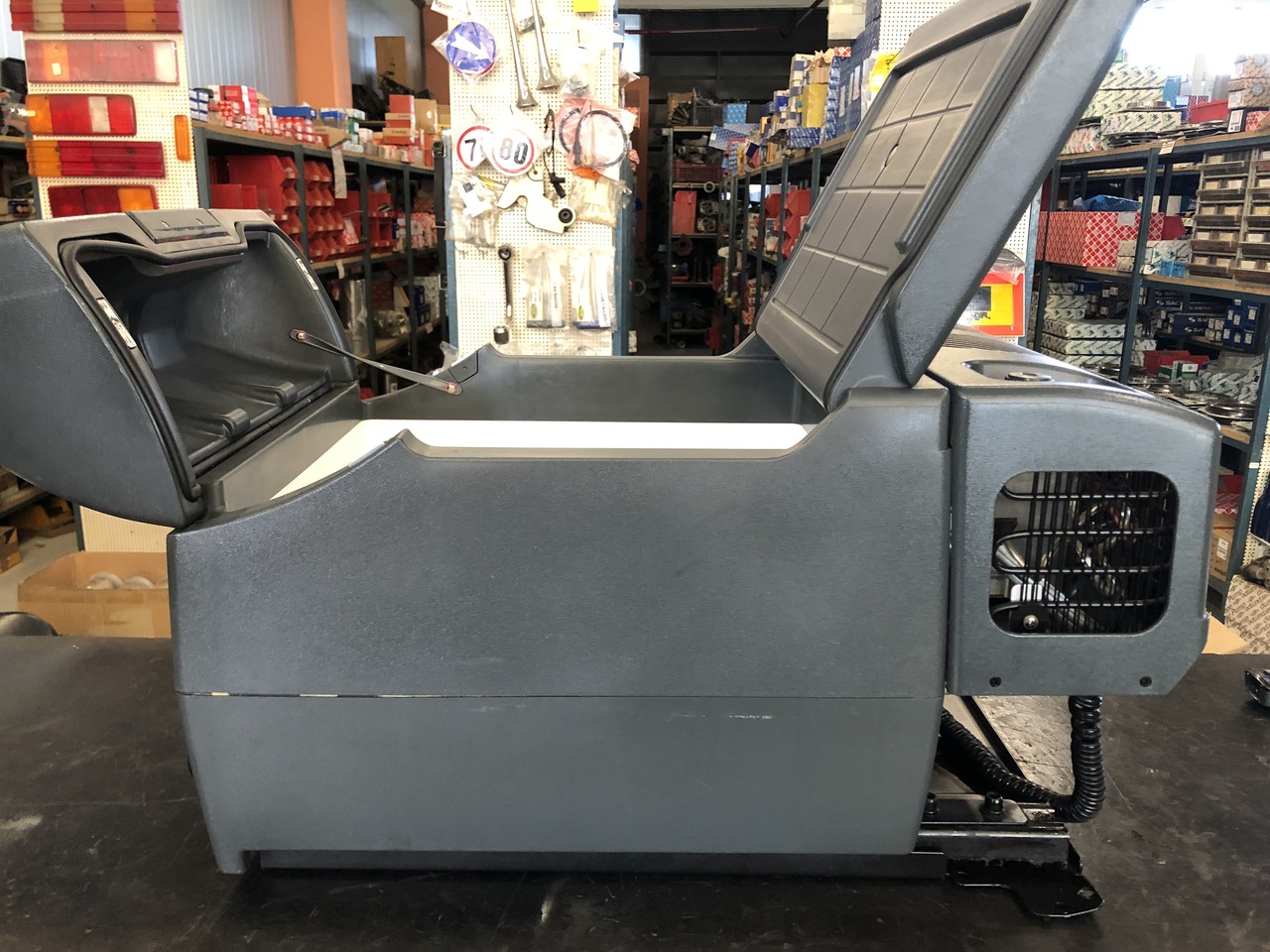 MAN TGS COOL BOX ASSEMBLY - Καμπίνα και εσωτερικό για Φορτηγό: φωτογραφία 3 MAN TGS COOL BOX ASSEMBLY - Καμπίνα και εσωτερικό για Φορτηγό: φωτογραφία 3