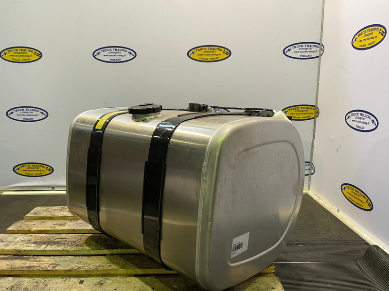 Volvo  - Ρεζερβουάρ καυσίμου: φωτογραφία 2 Volvo  - Ρεζερβουάρ καυσίμου: φωτογραφία 2