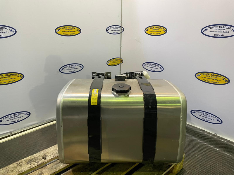 Volvo  - Ρεζερβουάρ καυσίμου: φωτογραφία 1 Volvo  - Ρεζερβουάρ καυσίμου: φωτογραφία 1