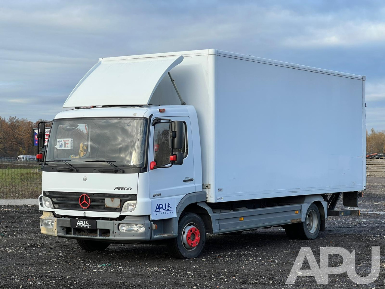 Mercedes-Benz ATEGO 818 winda - Φορτηγό κόφα: φωτογραφία 1 Mercedes-Benz ATEGO 818 winda - Φορτηγό κόφα: φωτογραφία 1