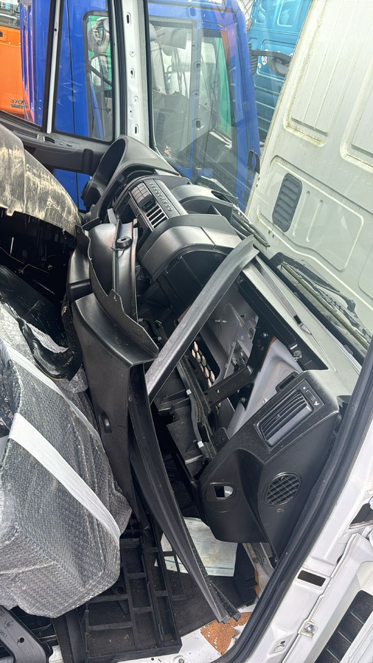 IVECO EUROCARGO 150-280 EURO 5-6 CABIN 4X2 NEW AUTOMATIC 000135A - Καμπίνα για Φορτηγό: φωτογραφία 4 IVECO EUROCARGO 150-280 EURO 5-6 CABIN 4X2 NEW AUTOMATIC 000135A - Καμπίνα για Φορτηγό: φωτογραφία 4