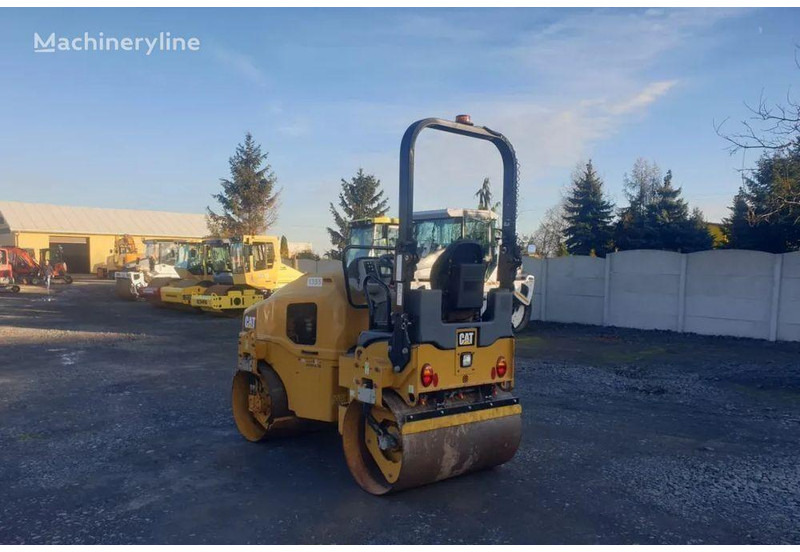 Caterpillar CB 24B road roller - Οδοστρωτήρας: φωτογραφία 4 Caterpillar CB 24B road roller - Οδοστρωτήρας: φωτογραφία 4