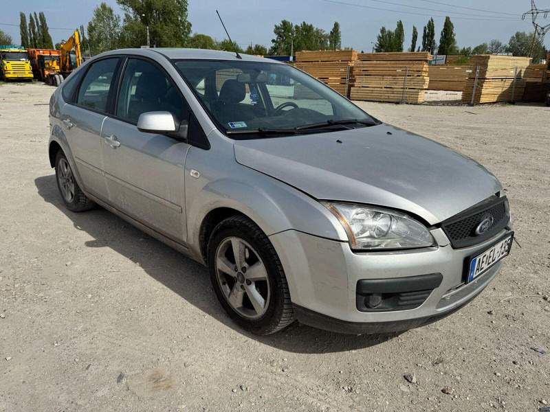 Ford Focus 1,6 i - Damaged Car - Hatchback: φωτογραφία 2 Ford Focus 1,6 i - Damaged Car - Hatchback: φωτογραφία 2