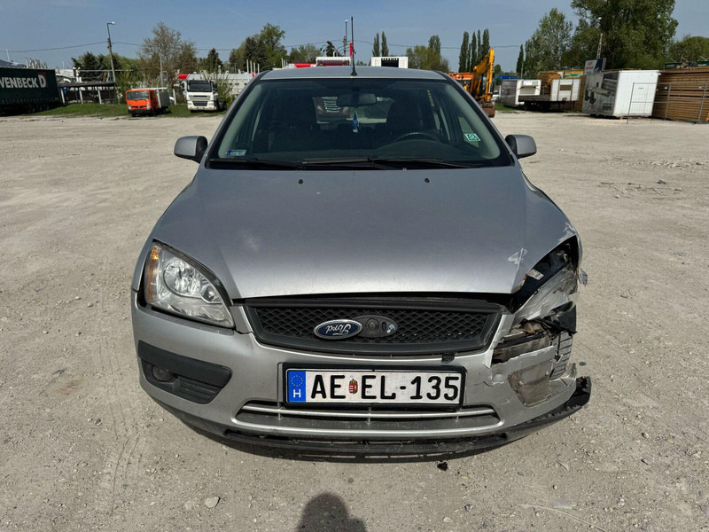 Ford Focus 1,6 i - Damaged Car - Hatchback: φωτογραφία 3 Ford Focus 1,6 i - Damaged Car - Hatchback: φωτογραφία 3
