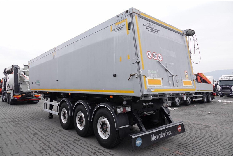 Janmil WYWROTKA / 42 m3 / TYŁ KLAPA / SAF / OŚ PODNOSZONA / ALUFELGI / - Επικαθήμενο ανατρεπόμενο: φωτογραφία 3 Janmil WYWROTKA / 42 m3 / TYŁ KLAPA / SAF / OŚ PODNOSZONA / ALUFELGI / - Επικαθήμενο ανατρεπόμενο: φωτογραφία 3