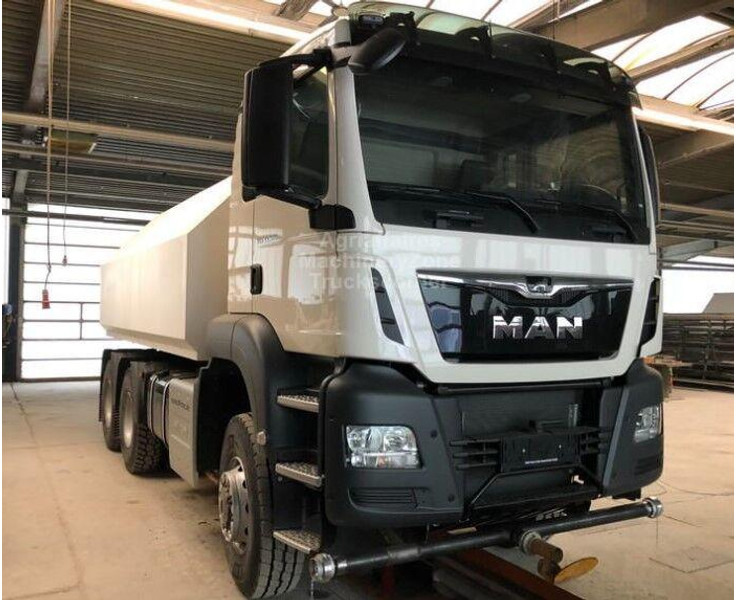 MAN TGS 33.500 - Φορτηγό βυτιοφόρο: φωτογραφία 2 MAN TGS 33.500 - Φορτηγό βυτιοφόρο: φωτογραφία 2