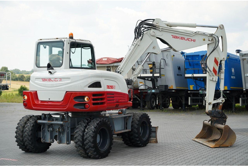 Takeuchi TB 295 W / KOPARKA KOŁOWA / 2016 ROK / PO KONTRAKCIE SERWISOWYM - Τροχοφόρος εκσκαφέας: φωτογραφία 4 Takeuchi TB 295 W / KOPARKA KOŁOWA / 2016 ROK / PO KONTRAKCIE SERWISOWYM - Τροχοφόρος εκσκαφέας: φωτογραφία 4