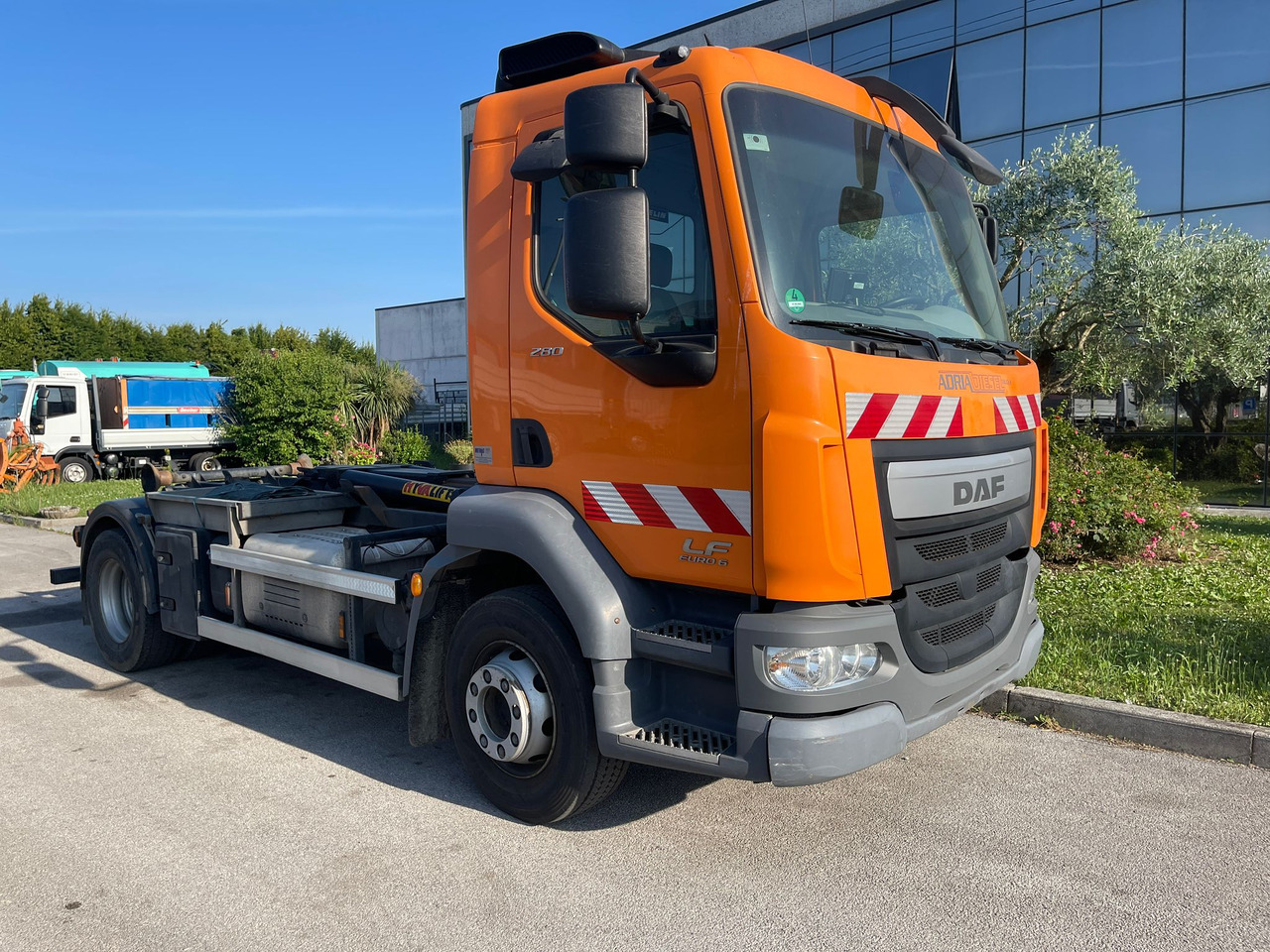 DAF LF280LE - Φορτηγό φόρτωσης γάντζου: φωτογραφία 2 DAF LF280LE - Φορτηγό φόρτωσης γάντζου: φωτογραφία 2