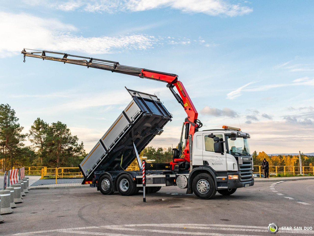 - Φορτηγό με γερανό: φωτογραφία 4 - Φορτηγό με γερανό: φωτογραφία 4