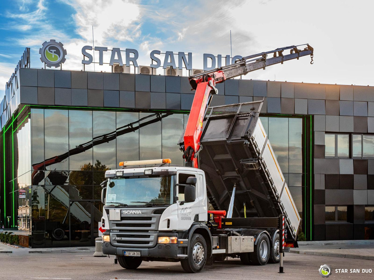 - Φορτηγό με γερανό: φωτογραφία 1 - Φορτηγό με γερανό: φωτογραφία 1