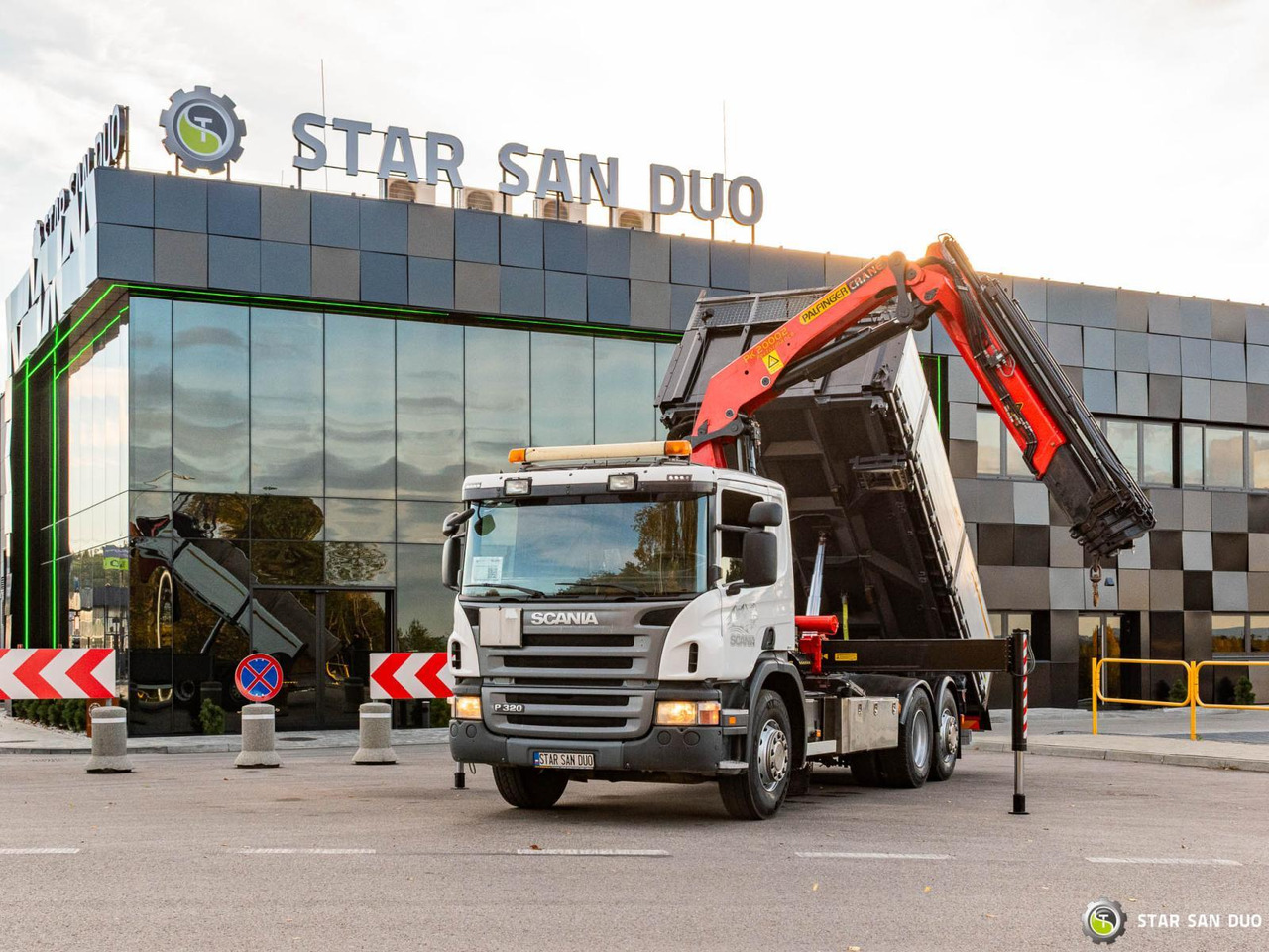 - Φορτηγό με γερανό: φωτογραφία 5 - Φορτηγό με γερανό: φωτογραφία 5