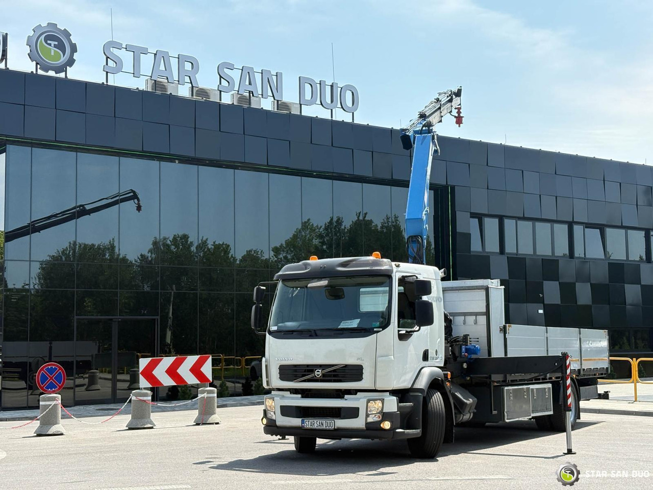 - Φορτηγό με γερανό: φωτογραφία 3 - Φορτηγό με γερανό: φωτογραφία 3