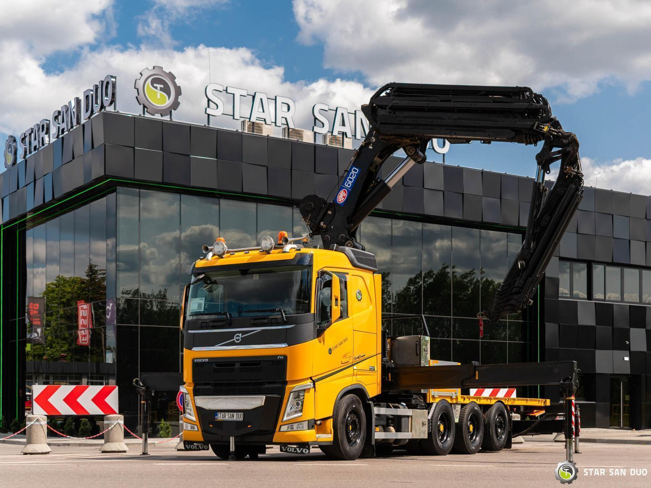 - Φορτηγό με γερανό: φωτογραφία 5 - Φορτηγό με γερανό: φωτογραφία 5