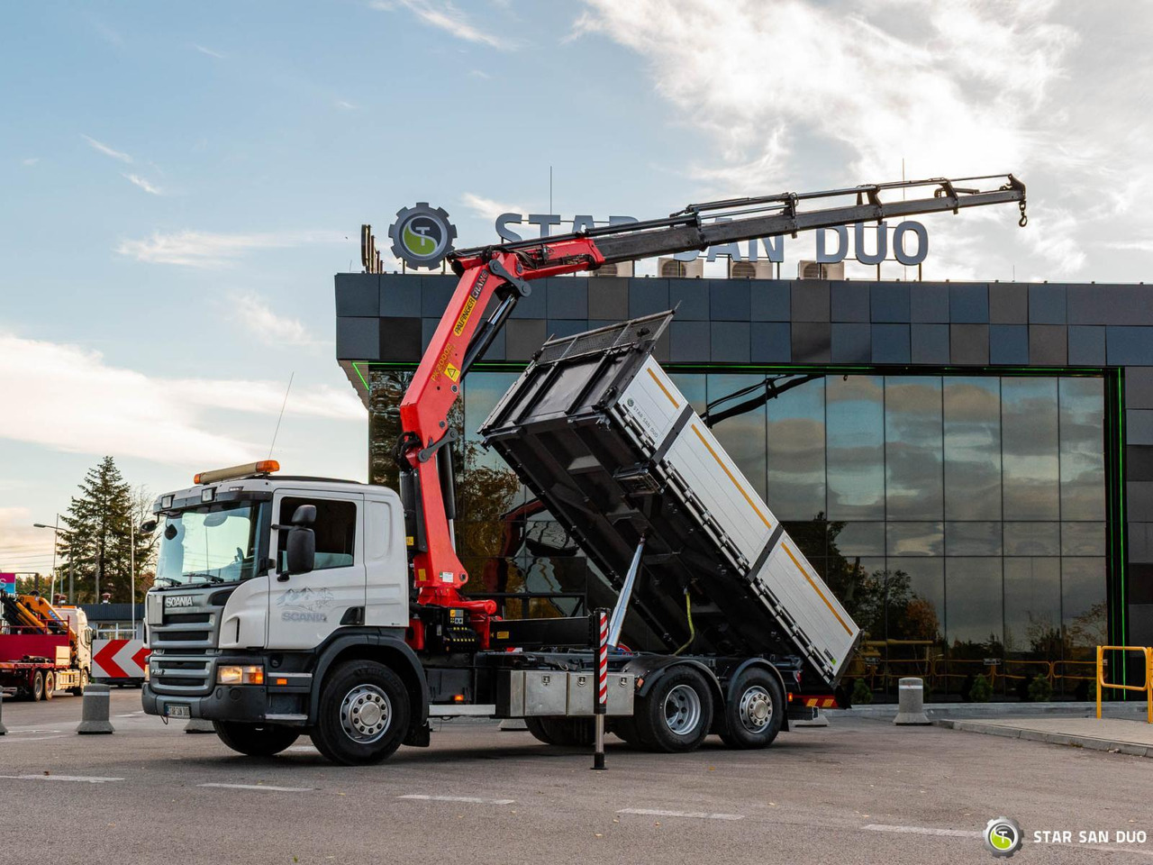 - Φορτηγό με γερανό: φωτογραφία 3 - Φορτηγό με γερανό: φωτογραφία 3
