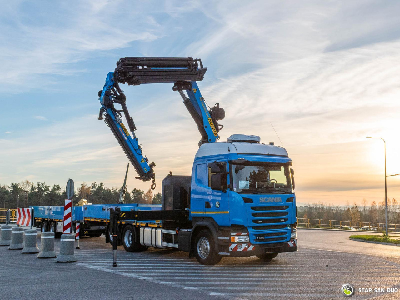 - Φορτηγό με γερανό: φωτογραφία 2 - Φορτηγό με γερανό: φωτογραφία 2