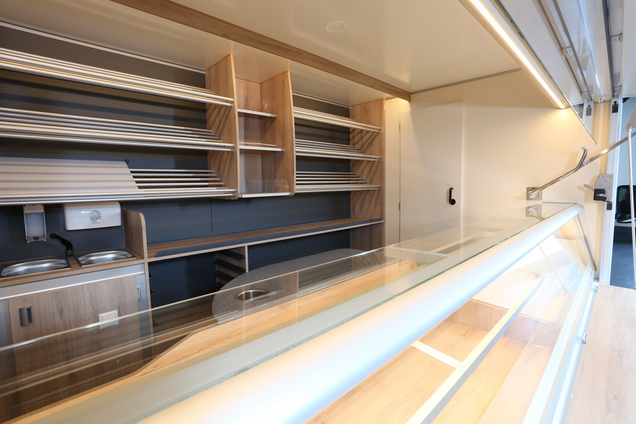 Tourenmobil BORCO HÖHNS - Αυτοκινούμενη καντίνα: φωτογραφία 3 Tourenmobil BORCO HÖHNS - Αυτοκινούμενη καντίνα: φωτογραφία 3