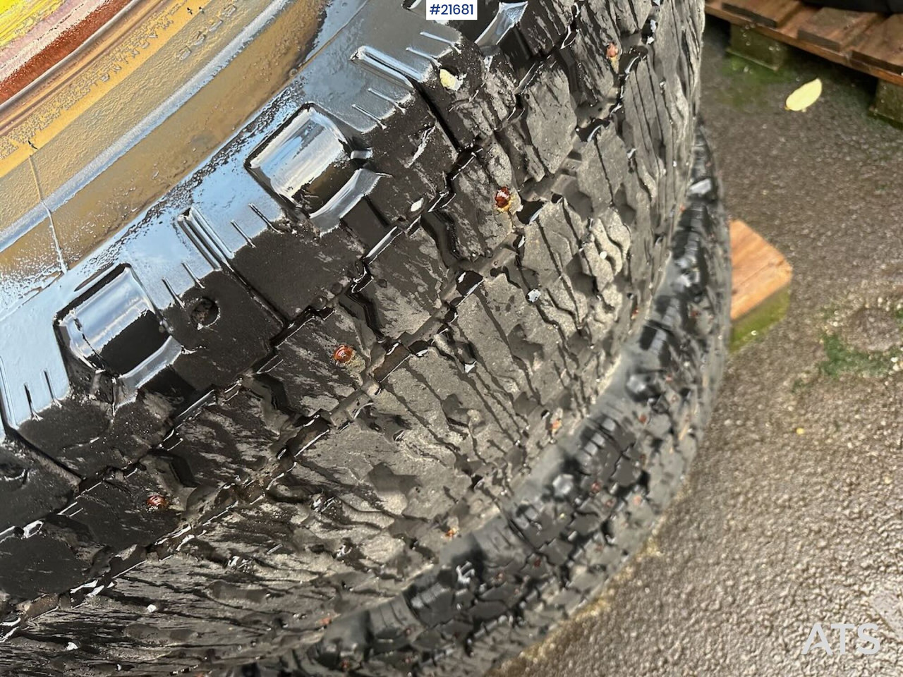 Hilo Dekkene har stått på en Volvo L60E - Ελαστικά και ζάντες για Κατασκευή μηχανήματα: φωτογραφία 2 Hilo Dekkene har stått på en Volvo L60E - Ελαστικά και ζάντες για Κατασκευή μηχανήματα: φωτογραφία 2