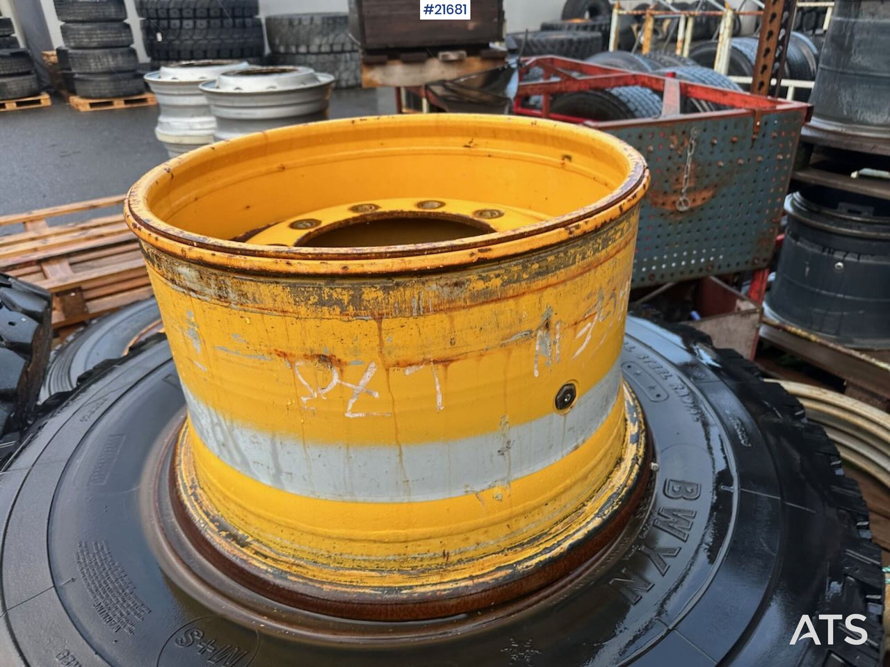 Hilo Dekkene har stått på en Volvo L60E - Ελαστικά και ζάντες για Κατασκευή μηχανήματα: φωτογραφία 5 Hilo Dekkene har stått på en Volvo L60E - Ελαστικά και ζάντες για Κατασκευή μηχανήματα: φωτογραφία 5