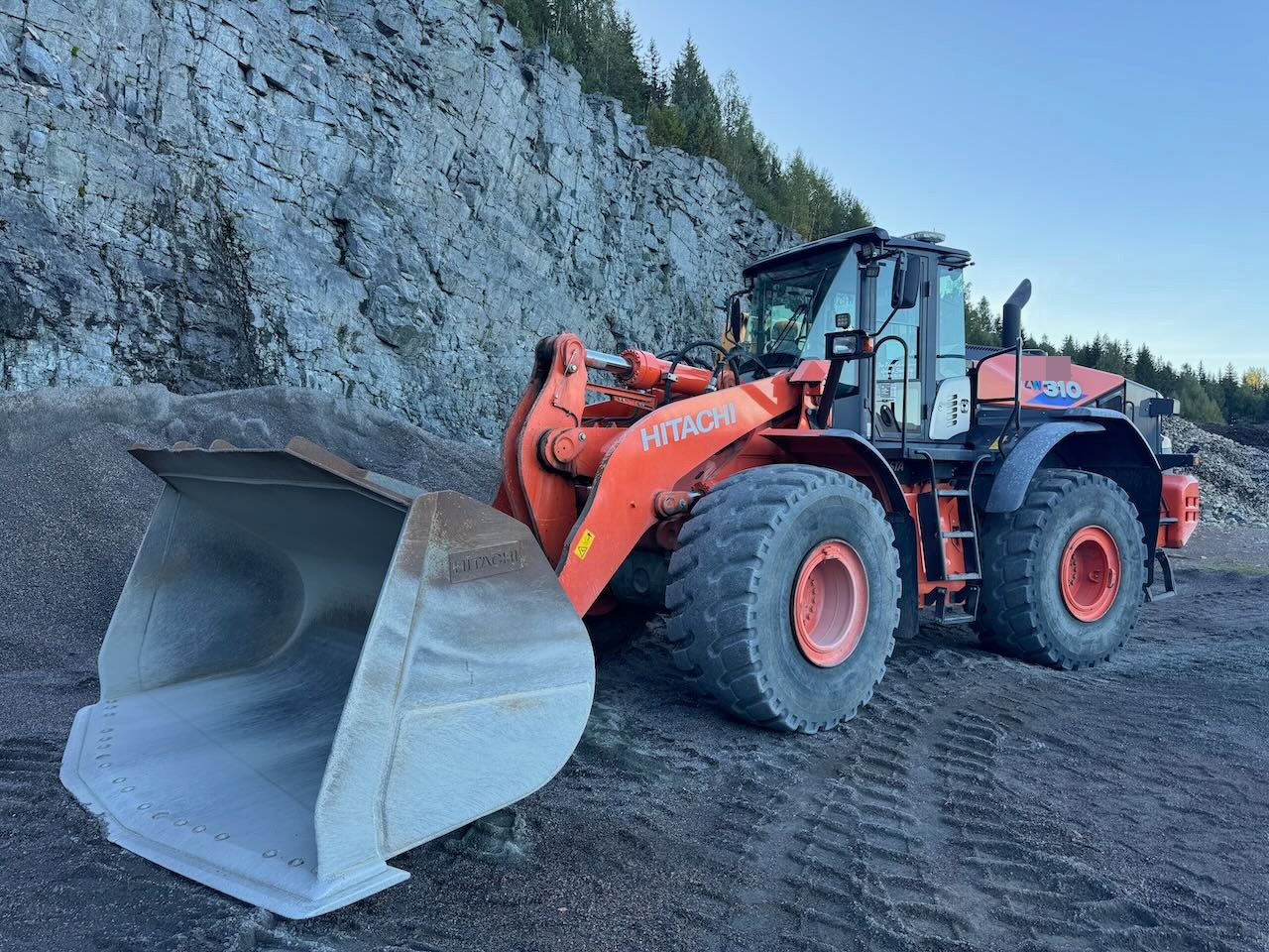 Hitachi ZW310 - Ελαστιχοφόρος φορτωτής: φωτογραφία 1 Hitachi ZW310 - Ελαστιχοφόρος φορτωτής: φωτογραφία 1