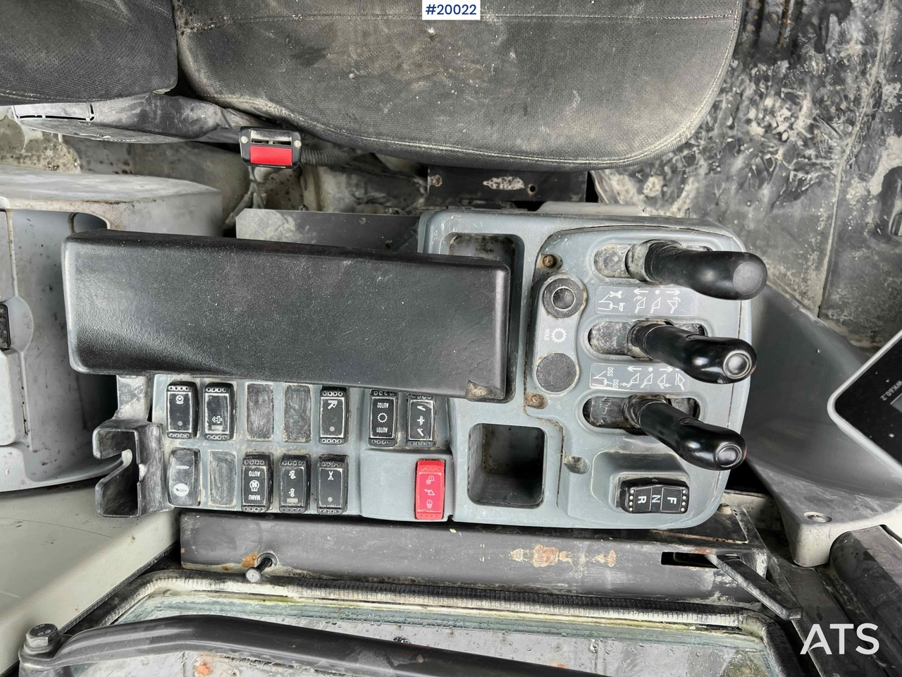 Ελαστιχοφόρος φορτωτής Hitachi zw370-6: φωτογραφία 32