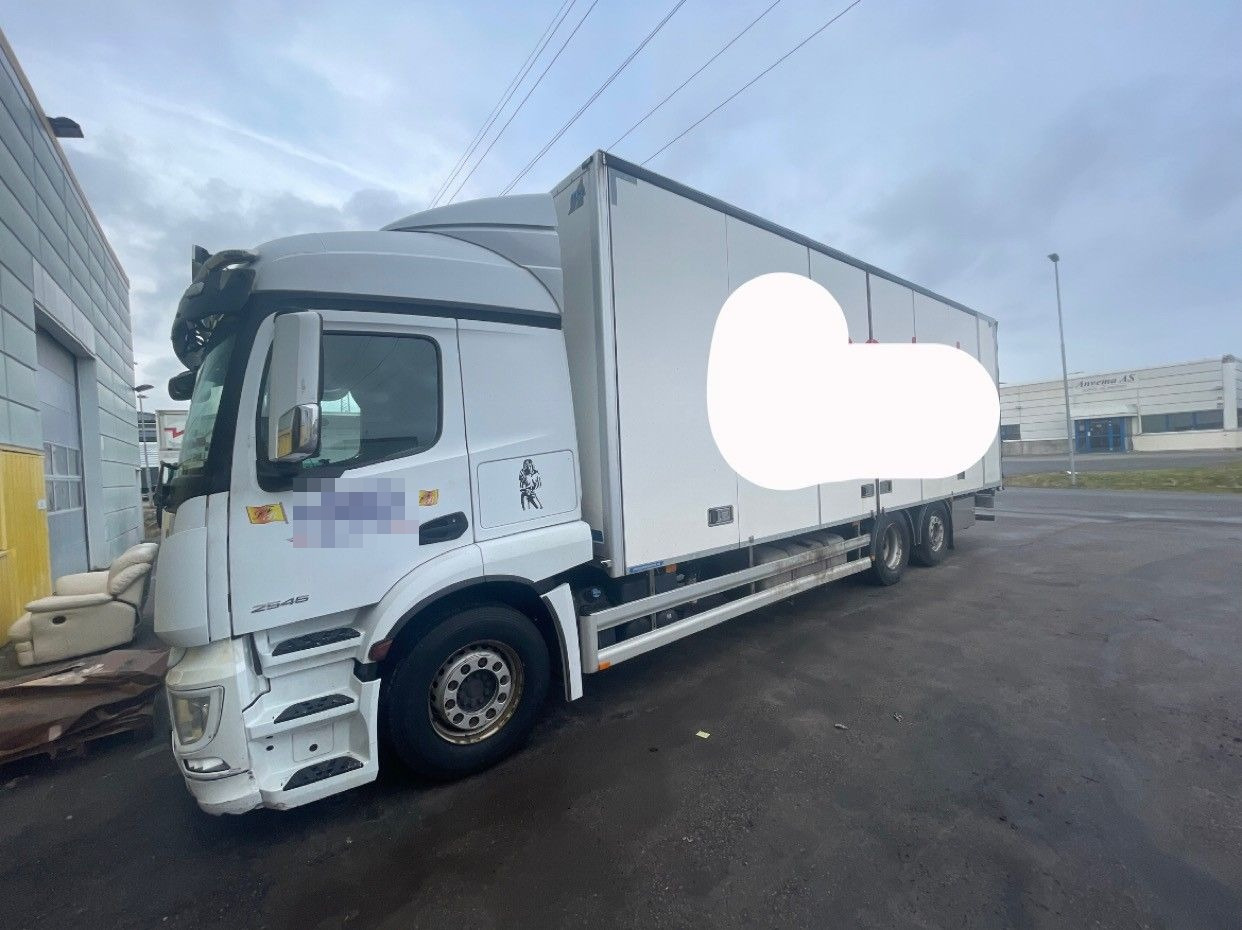 Mercedes Actros - Φορτηγό κόφα: φωτογραφία 4 Mercedes Actros - Φορτηγό κόφα: φωτογραφία 4