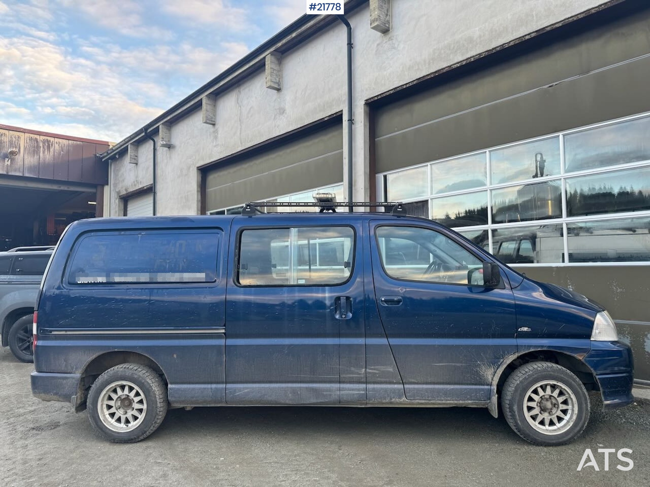 Toyota HIACE - Βαν: φωτογραφία 1 Toyota HIACE - Βαν: φωτογραφία 1
