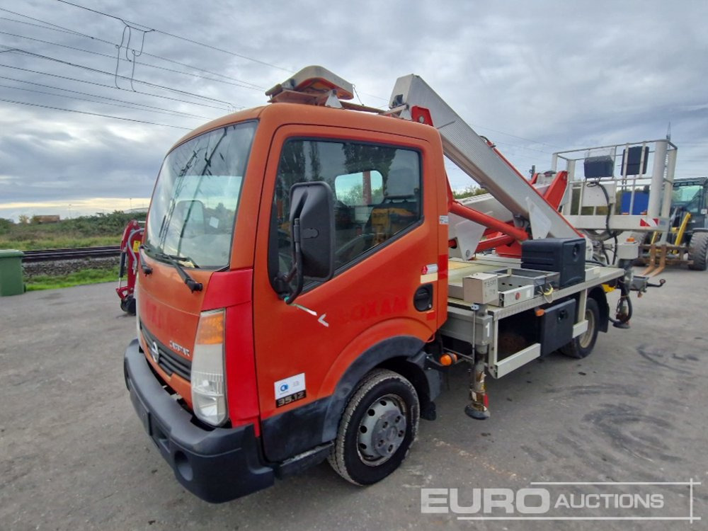 2014 Nissan Cabstar 35.12 - Φορτηγό με εναέρια πλατφόρμα: φωτογραφία 1 2014 Nissan Cabstar 35.12 - Φορτηγό με εναέρια πλατφόρμα: φωτογραφία 1