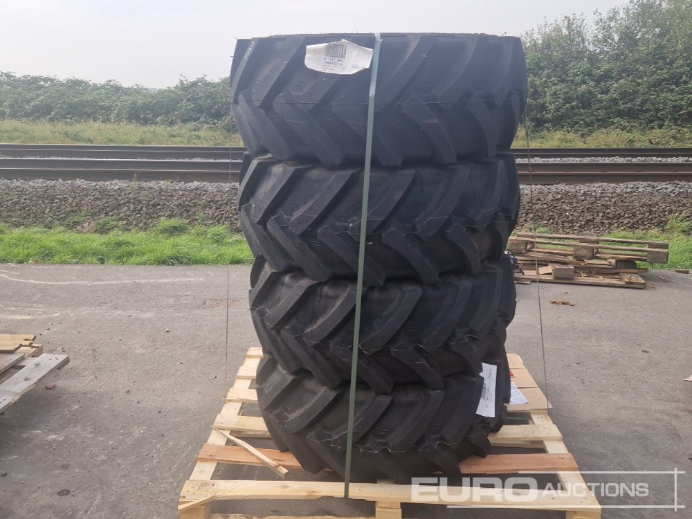 405/70-20 Tyres with Rims (4 of) - Ελαστικό: φωτογραφία 1 405/70-20 Tyres with Rims (4 of) - Ελαστικό: φωτογραφία 1