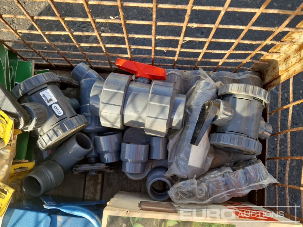 Pallet of Irregation Spares, Shelving Supports, Gas Camping Light - Εξοπλισμού κατασκευών: φωτογραφία 5 Pallet of Irregation Spares, Shelving Supports, Gas Camping Light - Εξοπλισμού κατασκευών: φωτογραφία 5