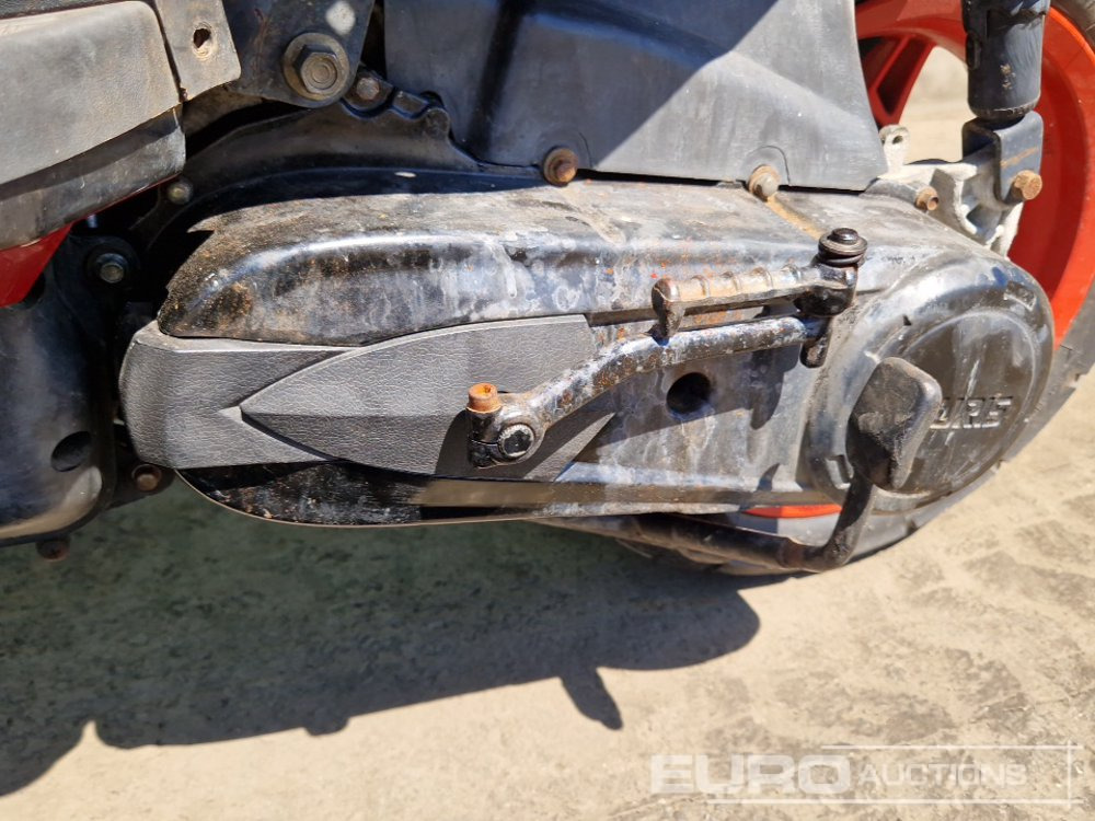 Μοτοσικλέτα Tauris 49ccm Scooter: φωτογραφία 10